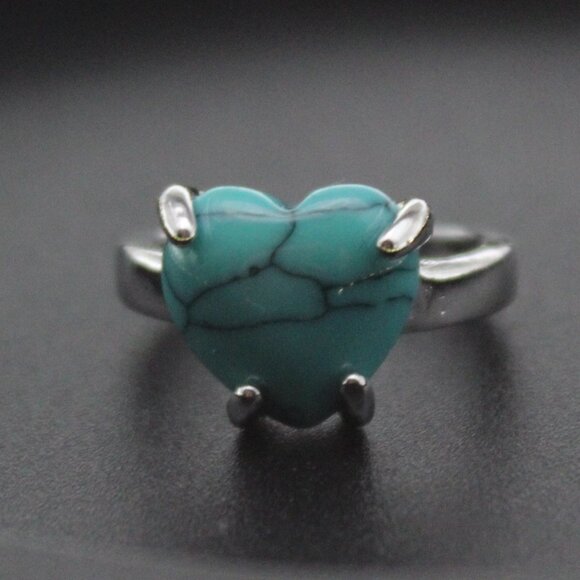 120252-US 5 Heart Shape Blue Stone Ring. - Picture 1 of 2